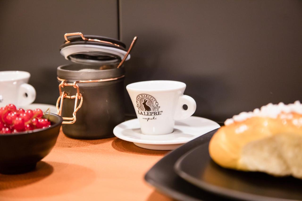 La Lepre Napoli Acomodação com café da manhã Exterior foto