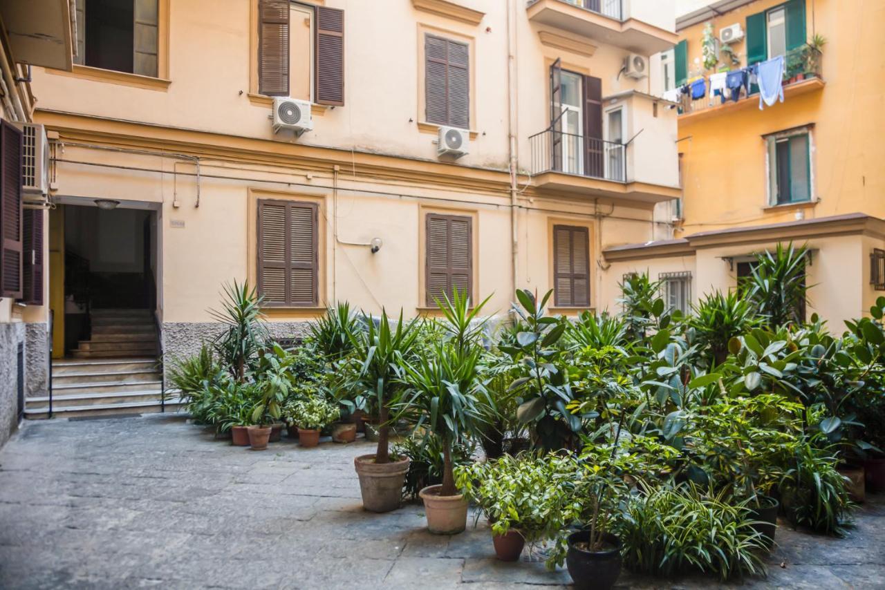 La Lepre Napoli Acomodação com café da manhã Exterior foto